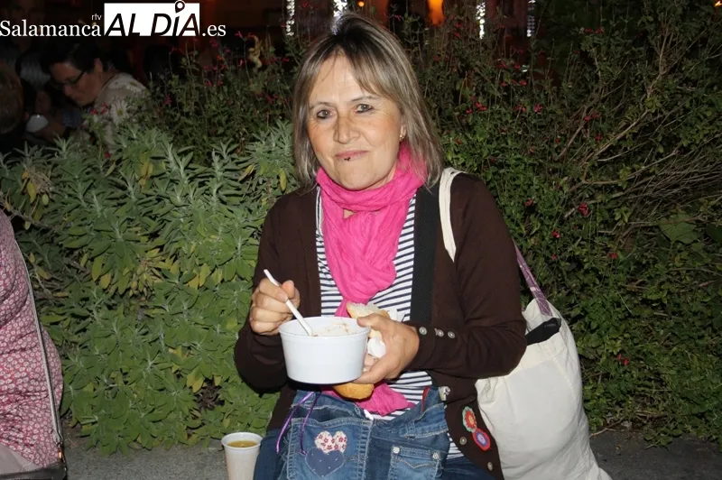 La plaza de la Constitución acogía la degustación de la carne de novillo