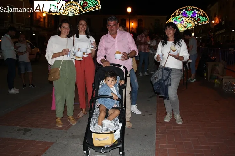 La plaza de la Constitución acogía la degustación de la carne de novillo