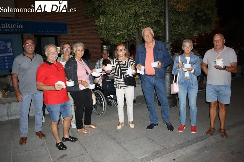 La plaza de la Constitución acogía la degustación de la carne de novillo