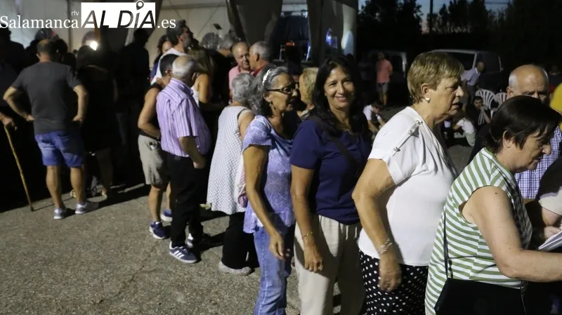 Más de 300 personas asistieron a la cena ofrecida por el Ayuntamiento de Ahigal de Villarino con motivo de sus fiestas patronales / CORRAL