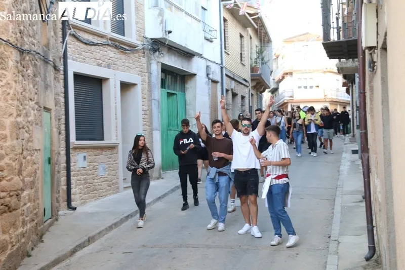 Peligroso encierro de Valrubio con dos sustos en las fiestas de Aldeadávila / CORRAL