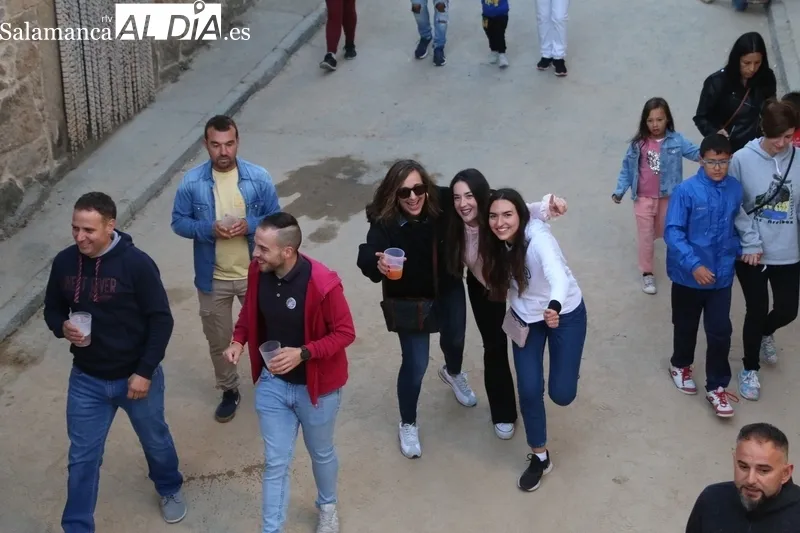 Tercer encierro de las fiestas de Aldeadávila en el que se corrieron tres novillos de Valdeflores y uno de Valrubio / CORRAL Y SAIRA