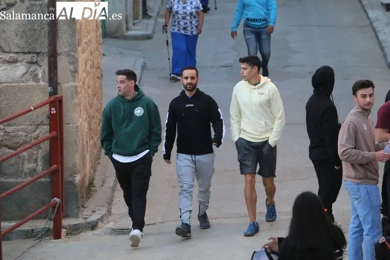Tercer encierro de las fiestas de Aldeadávila en el que se corrieron tres novillos de Valdeflores y uno de Valrubio / CORRAL Y SAIRA