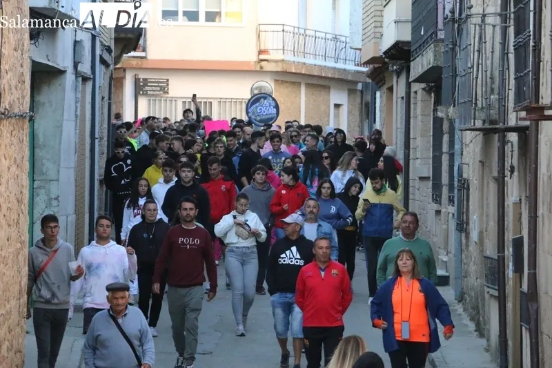 Tercer encierro de las fiestas de Aldeadávila en el que se corrieron tres novillos de Valdeflores y uno de Valrubio / CORRAL Y SAIRA