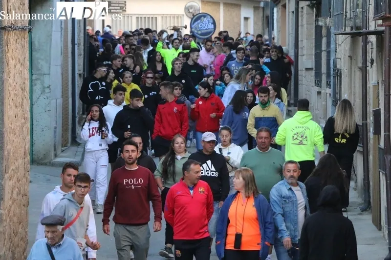 Tercer encierro de las fiestas de Aldeadávila en el que se corrieron tres novillos de Valdeflores y uno de Valrubio / CORRAL Y SAIRA