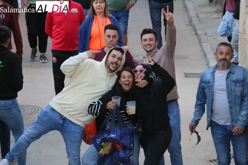 Tercer encierro de las fiestas de Aldeadávila en el que se corrieron tres novillos de Valdeflores y uno de Valrubio / CORRAL Y SAIRA