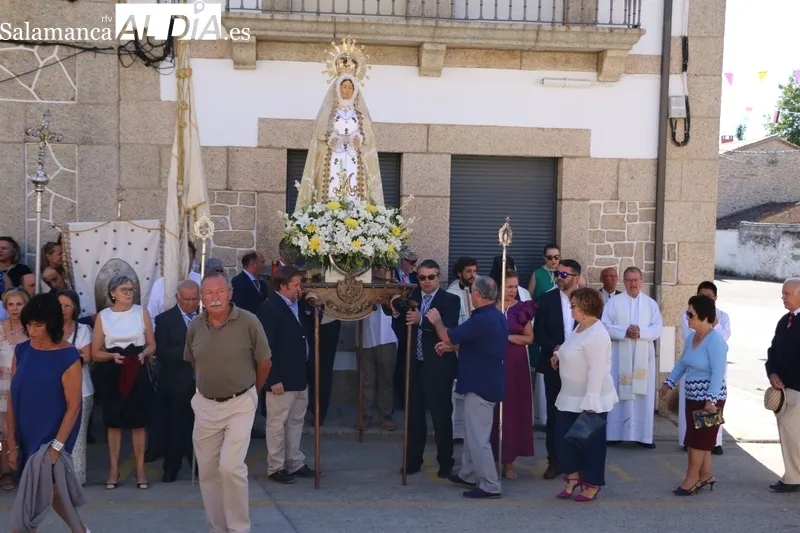 Los actos religiosos en honor a la Virgen de los Caballeros daban paso a dos encierros con novillos de Galache / CORRAL 