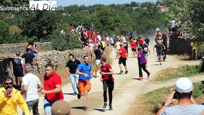 Foto 6 - Entretenido y emocionante segundo encierro a caballo en las fiestas de Lumbrales