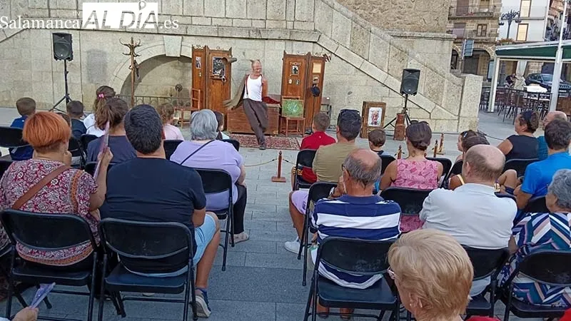 Foto 3 - La Plaza Mayor de B&eacute;jar se convierte en una improvisada pista circense
