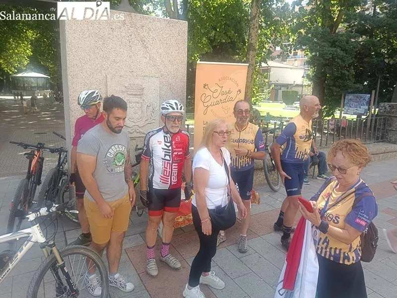 Foto 2 - &ldquo;Bicidarios&rdquo; aterriza en B&eacute;jar para seguir sumando kil&oacute;metros de solidaridad