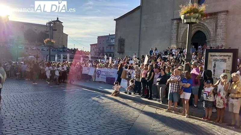 Foto 6 - Bejar grita &ldquo;&iexcl;basta ya!&rdquo; tras el asesinato machista de una mujer en la ciudad