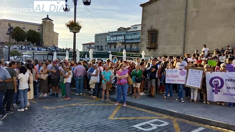 Foto 5 - Bejar grita &ldquo;&iexcl;basta ya!&rdquo; tras el asesinato machista de una mujer en la ciudad