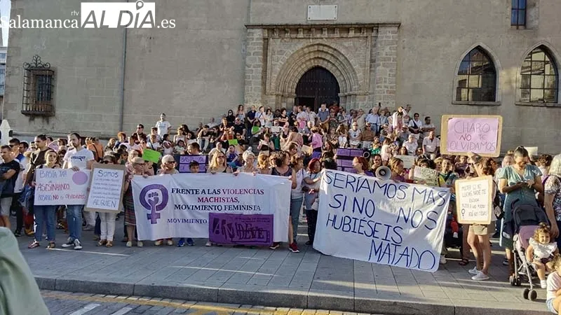 Foto 4 - Bejar grita &ldquo;&iexcl;basta ya!&rdquo; tras el asesinato machista de una mujer en la ciudad