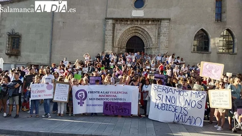 Foto 3 - Bejar grita &ldquo;&iexcl;basta ya!&rdquo; tras el asesinato machista de una mujer en la ciudad