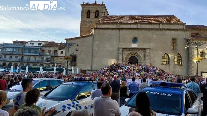 Foto 2 - Bejar grita &ldquo;&iexcl;basta ya!&rdquo; tras el asesinato machista de una mujer en la ciudad