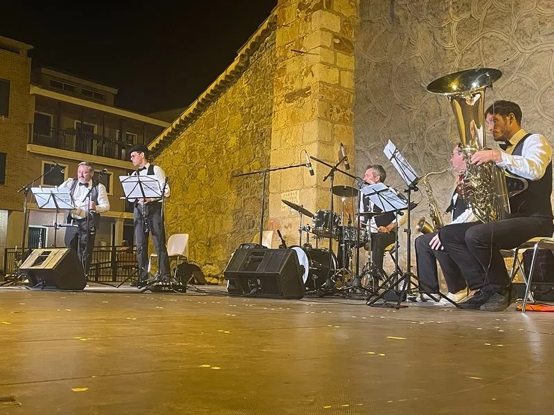 La Orquestina de la Abuela Pina en Carbajosa de la Sagrada
