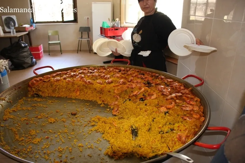 Paella organizada en Yecla de Yeltes por la Asociación Cultural La Muralla / SILVESTRE