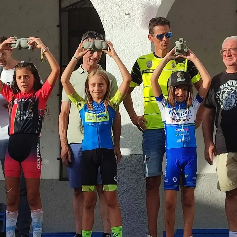 Participantes de Escuela de Ciclismo Salmantina en el Memorial Basilio González de Ledrada