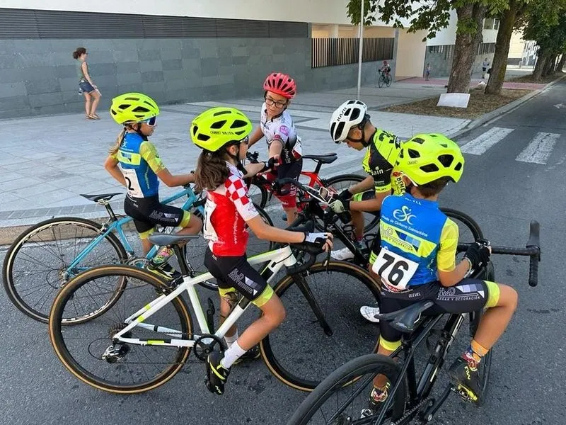 Deportistas de la Escuela de Ciclismo Salmantina