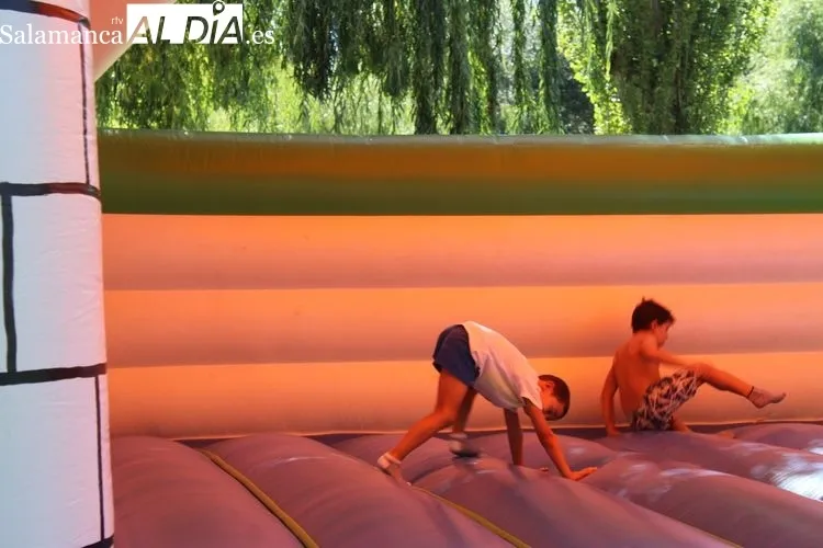 Foto 11 - Hinchables acu&aacute;ticos para despedir las fiestas