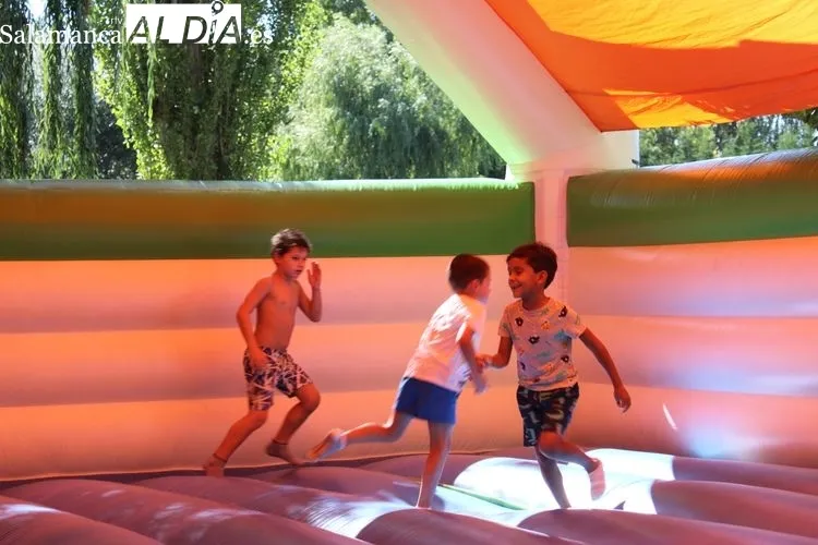 Foto 10 - Hinchables acu&aacute;ticos para despedir las fiestas
