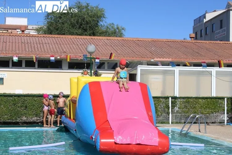 Foto 4 - Hinchables acu&aacute;ticos para despedir las fiestas