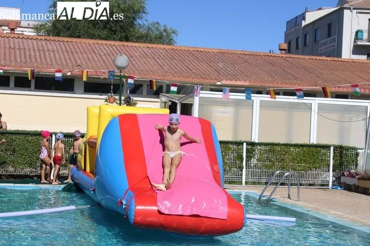 Foto 3 - Hinchables acu&aacute;ticos para despedir las fiestas