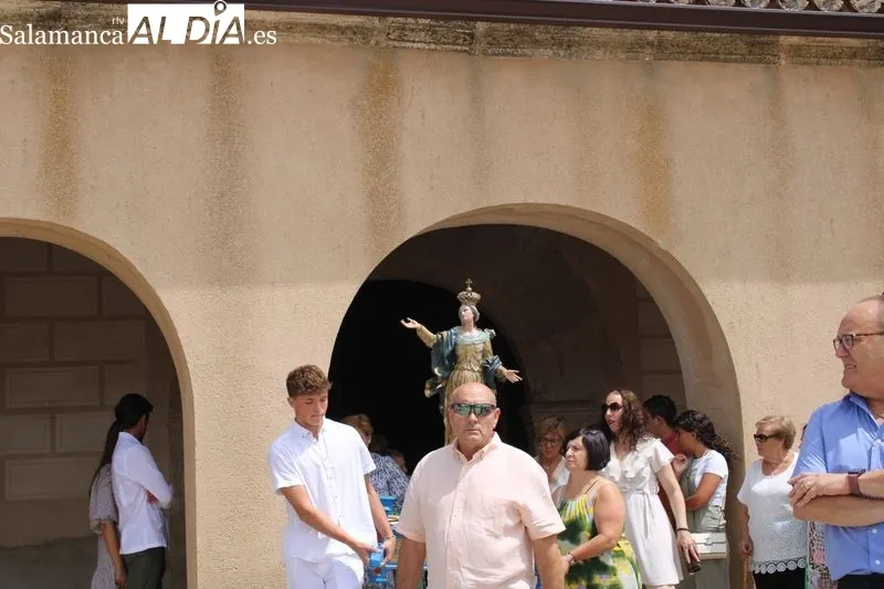 Foto 6 - Procesi&oacute;n con Nuestra Se&ntilde;ora de la Asunci&oacute;n por las calles de Terradillos
