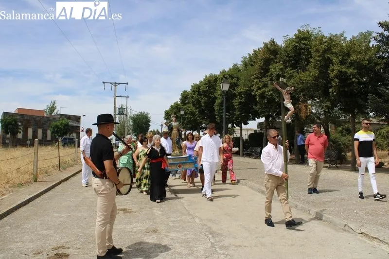 Foto 4 - Procesi&oacute;n con Nuestra Se&ntilde;ora de la Asunci&oacute;n por las calles de Terradillos