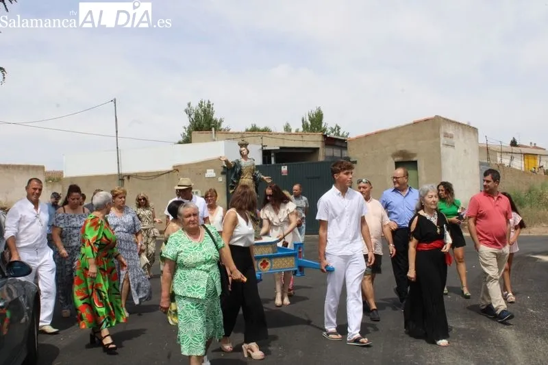 Foto 10 - Procesi&oacute;n con Nuestra Se&ntilde;ora de la Asunci&oacute;n por las calles de Terradillos