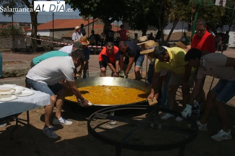 Gran paella en Cipérez para despedir las fiestas / SILVESTRE