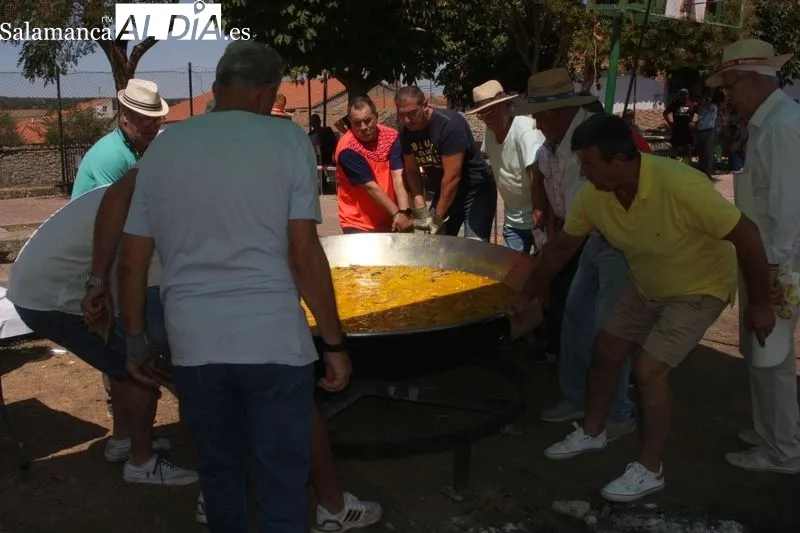Gran paella en Cipérez para despedir las fiestas / SILVESTRE