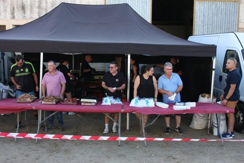 Merienda popular con la que 500 personas recuperaron fuerzas tras unas fiestas muy intensas / SILVESTRE