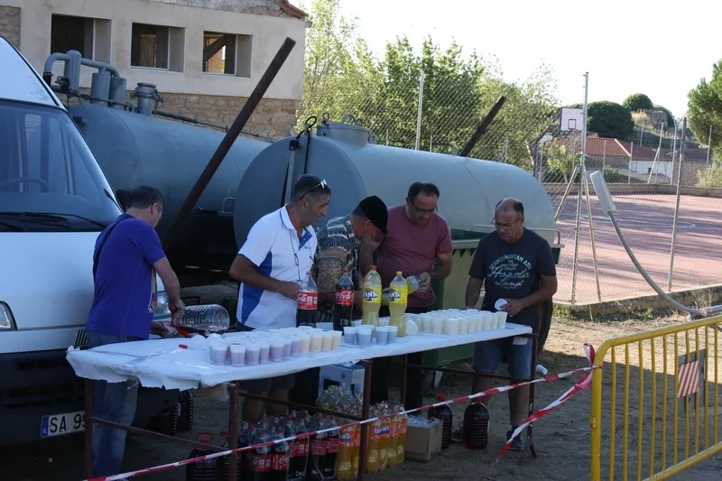 Merienda popular con la que 500 personas recuperaron fuerzas tras unas fiestas muy intensas / SILVESTRE