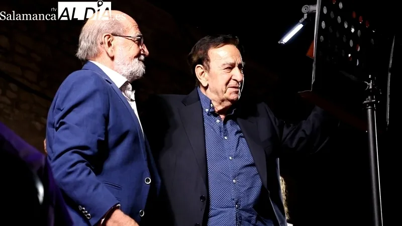 Acto de presentación, imposición de bandas y coronación de la Corte de Honor, y pregón de las Ferias y Fiestas de Vitigudino  / CORRAL