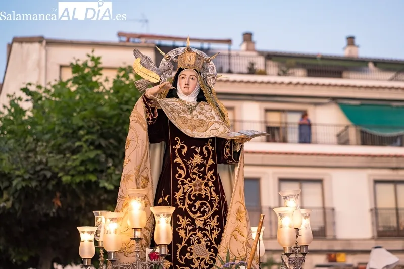 Foto 18 - La procesi&oacute;n del regreso a clausura de Santa Teresa, en im&aacute;genes