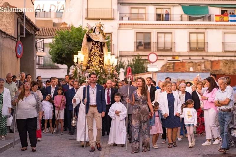 Foto 16 - La procesi&oacute;n del regreso a clausura de Santa Teresa, en im&aacute;genes