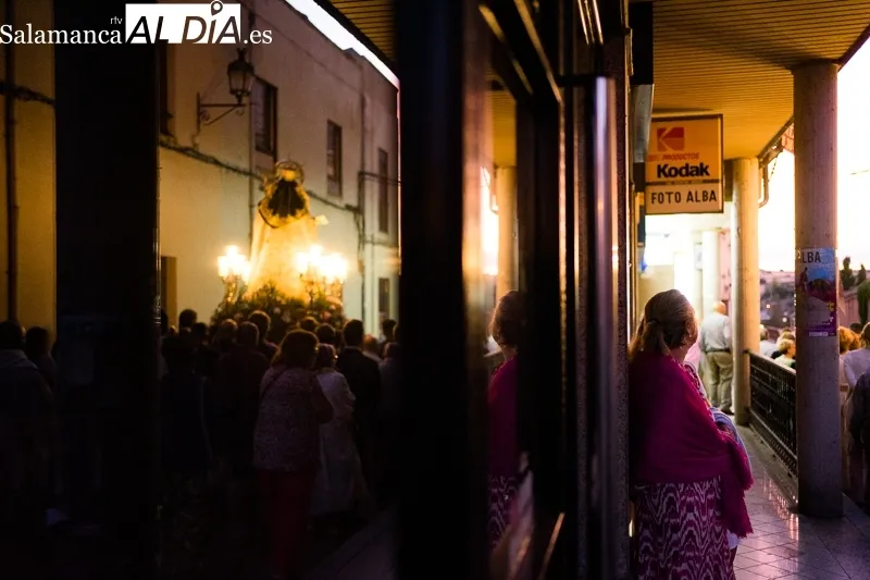 Foto 10 - La procesi&oacute;n del regreso a clausura de Santa Teresa, en im&aacute;genes