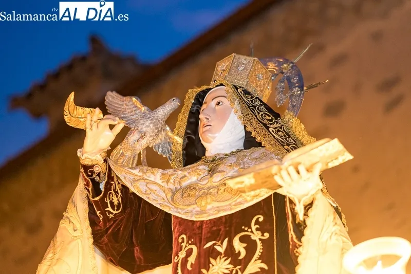 Foto 8 - La procesi&oacute;n del regreso a clausura de Santa Teresa, en im&aacute;genes