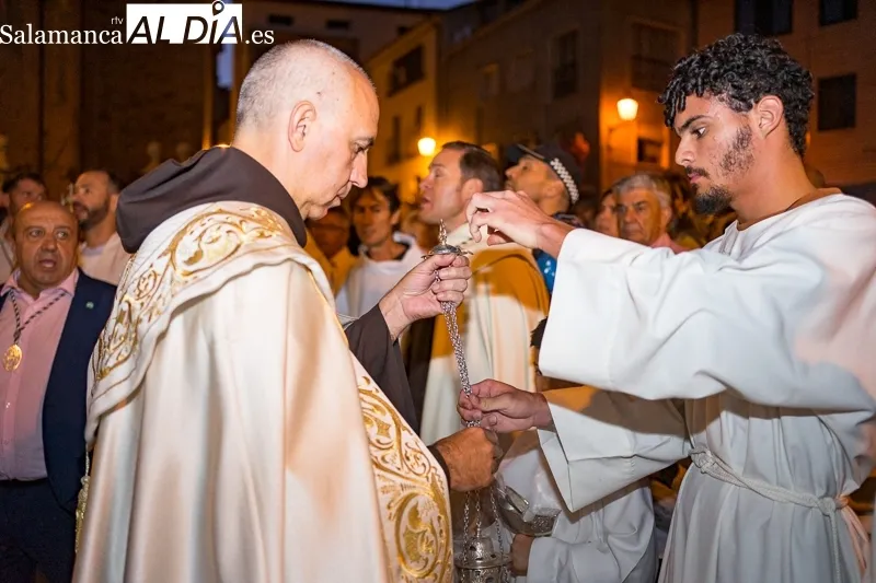 Foto 6 - La procesi&oacute;n del regreso a clausura de Santa Teresa, en im&aacute;genes