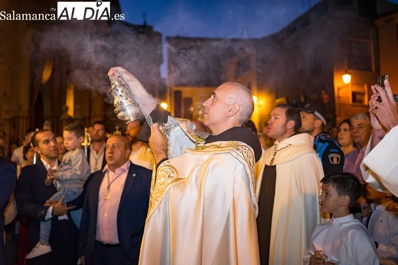 Foto 5 - La procesi&oacute;n del regreso a clausura de Santa Teresa, en im&aacute;genes