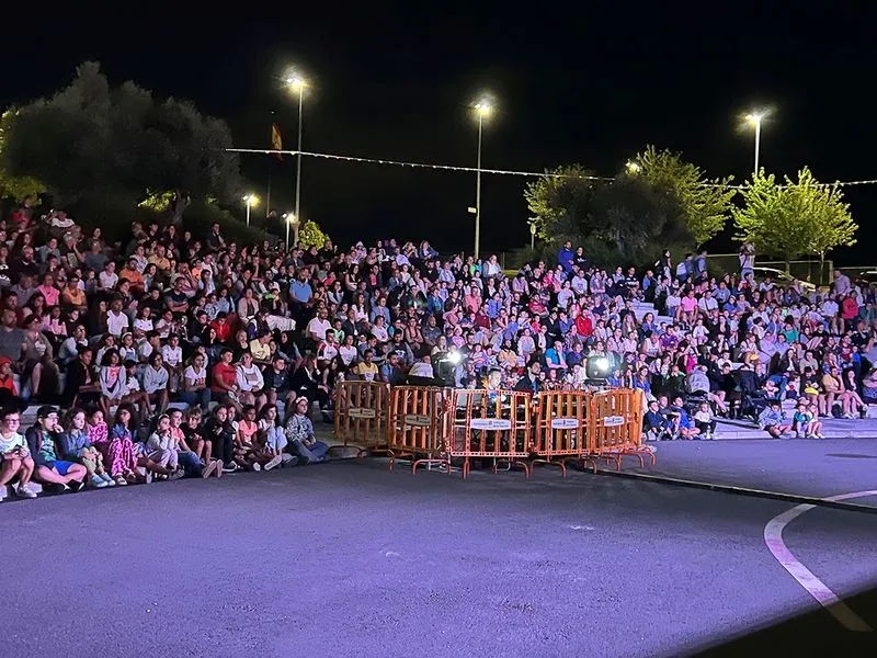 Foto 2 - El musical &lsquo;Recordando a Coco&rsquo; llena de ilusi&oacute;n el Recinto Ferial de Carbajosa