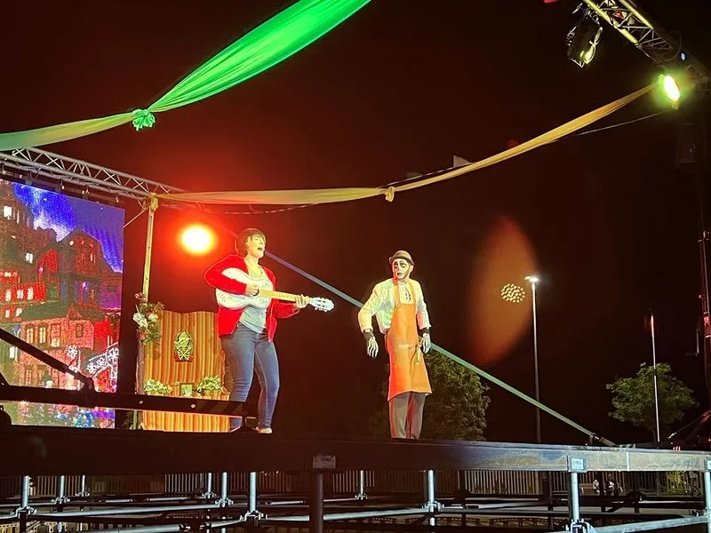 Foto 4 - El musical &lsquo;Recordando a Coco&rsquo; llena de ilusi&oacute;n el Recinto Ferial de Carbajosa