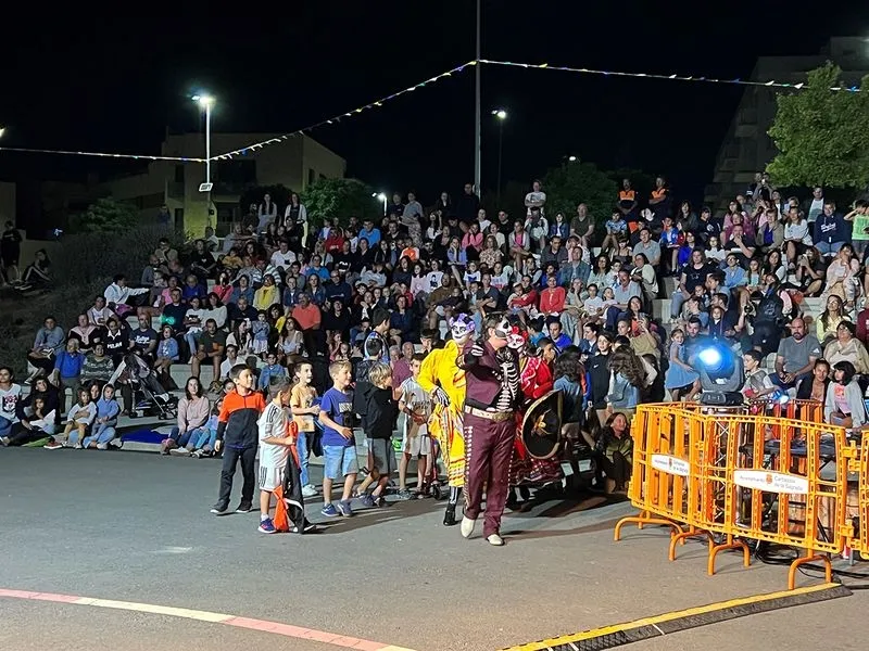 Foto 10 - El musical &lsquo;Recordando a Coco&rsquo; llena de ilusi&oacute;n el Recinto Ferial de Carbajosa