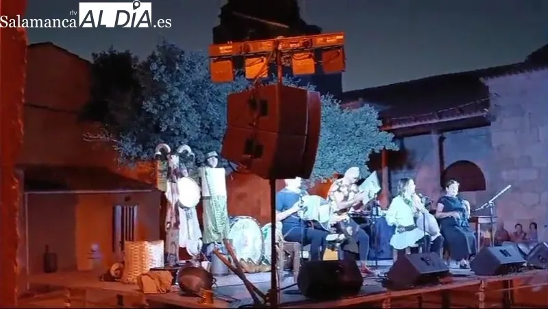 Actuación de Mayalde Tradicional en Almendra