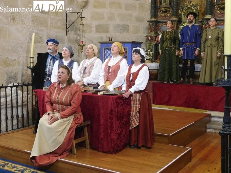 La iglesia parroquial de Nuestra Señora de la Visitación acogió en Villagonzalo de Tormes el montaje de Denis Rafter 