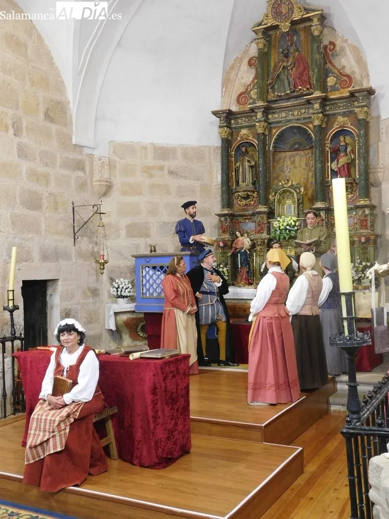 La iglesia parroquial de Nuestra Señora de la Visitación acogió en Villagonzalo de Tormes el montaje de Denis Rafter 