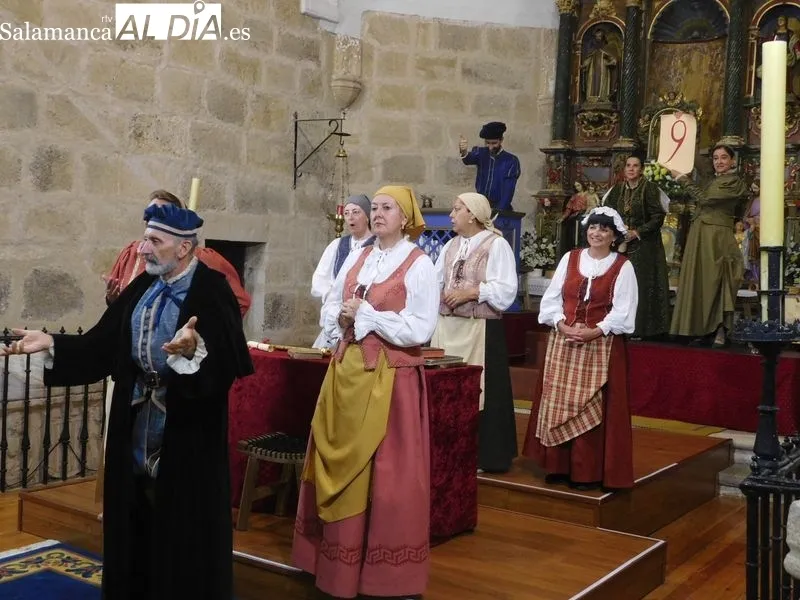 La iglesia parroquial de Nuestra Señora de la Visitación acogió en Villagonzalo de Tormes el montaje de Denis Rafter 