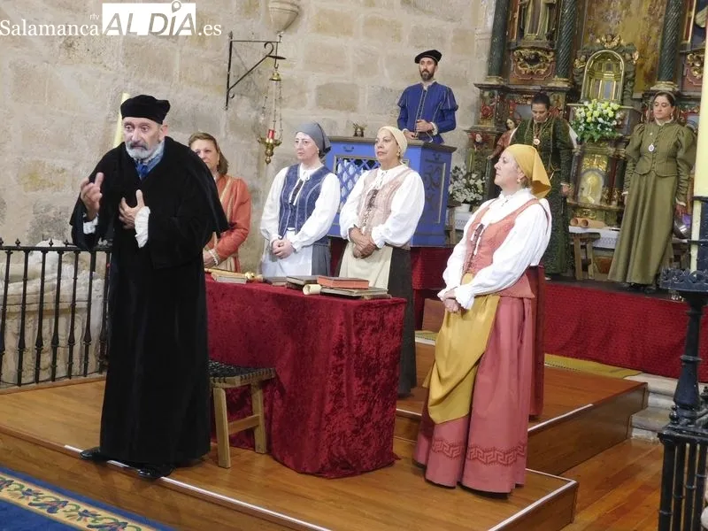 La iglesia parroquial de Nuestra Señora de la Visitación acogió en Villagonzalo de Tormes el montaje de Denis Rafter 