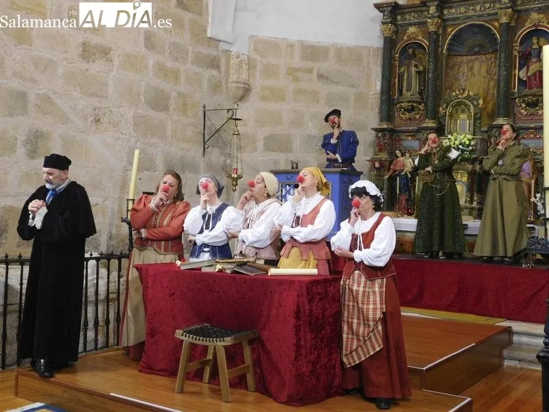 La iglesia parroquial de Nuestra Señora de la Visitación acogió en Villagonzalo de Tormes el montaje de Denis Rafter 